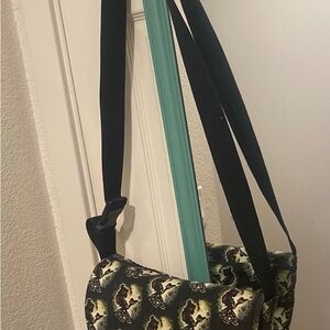 Belle silhouette crossbody purse